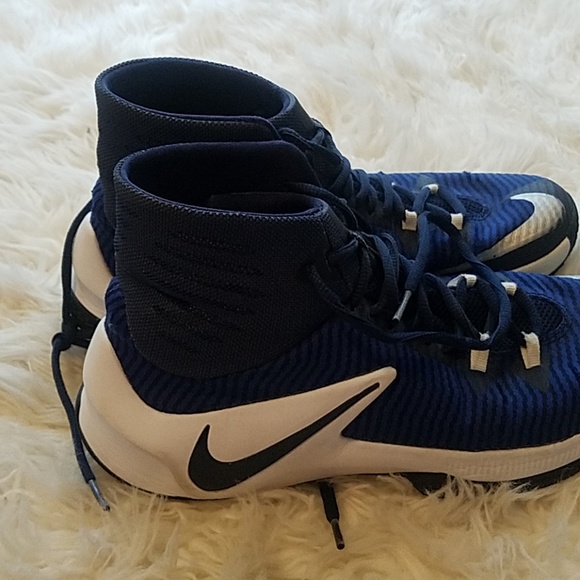 Nike Basketball Shoes - Picture 3 of 3